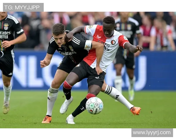 英国足球明星酗酒事件揭示运动员背后的隐秘生活与挑战